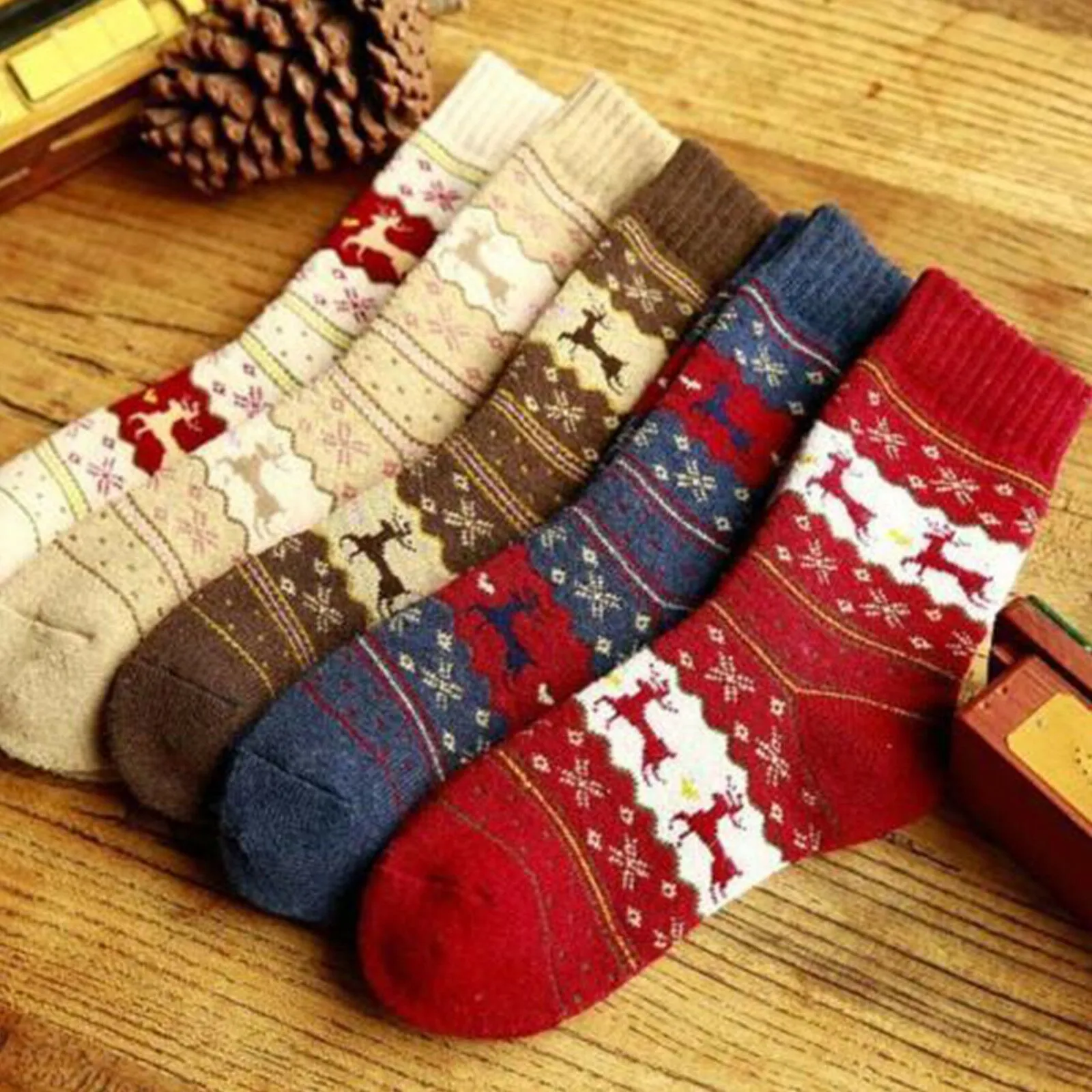 1Pair Warm Winter Women's Men's Mid-Calf Comfortable Christmas Socks with Deer