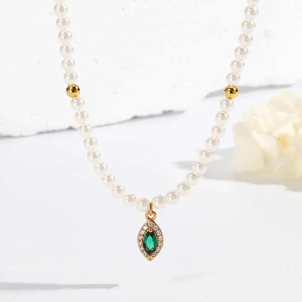 Luxe Oval Emerald Gemstone Pearl Necklace